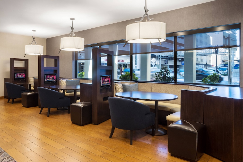 Courtyard By Marriott Miami Downtown 31/52