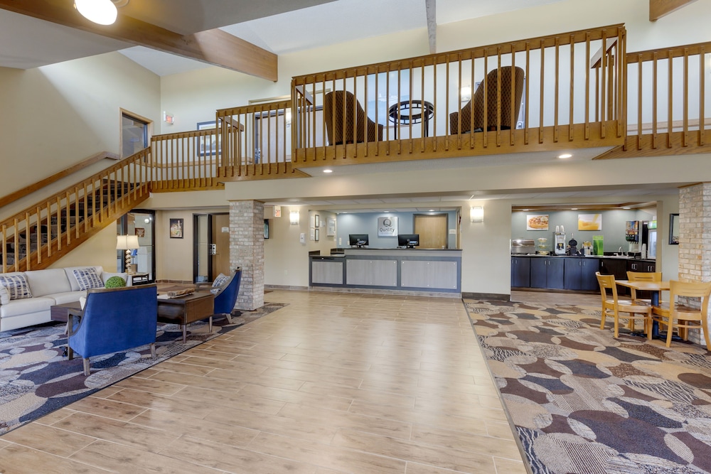 Quality Inn Oshkosh Aviation Park 6/35