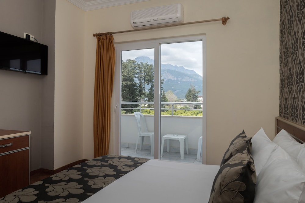 Grand Hotel Derin 7/50
