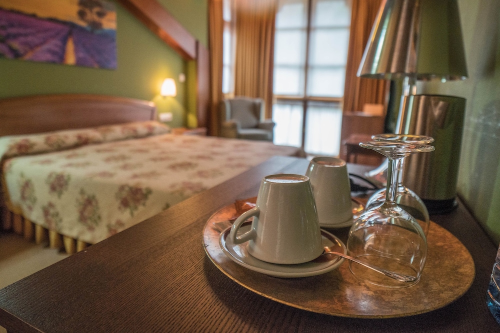 Gran Hotel Cela 53/64