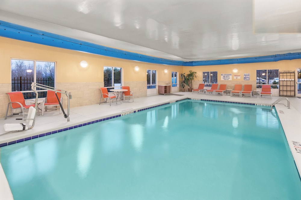 Holiday Inn Express Hotel And Suites Greenville I 85 Woodruff Rd 34/72
