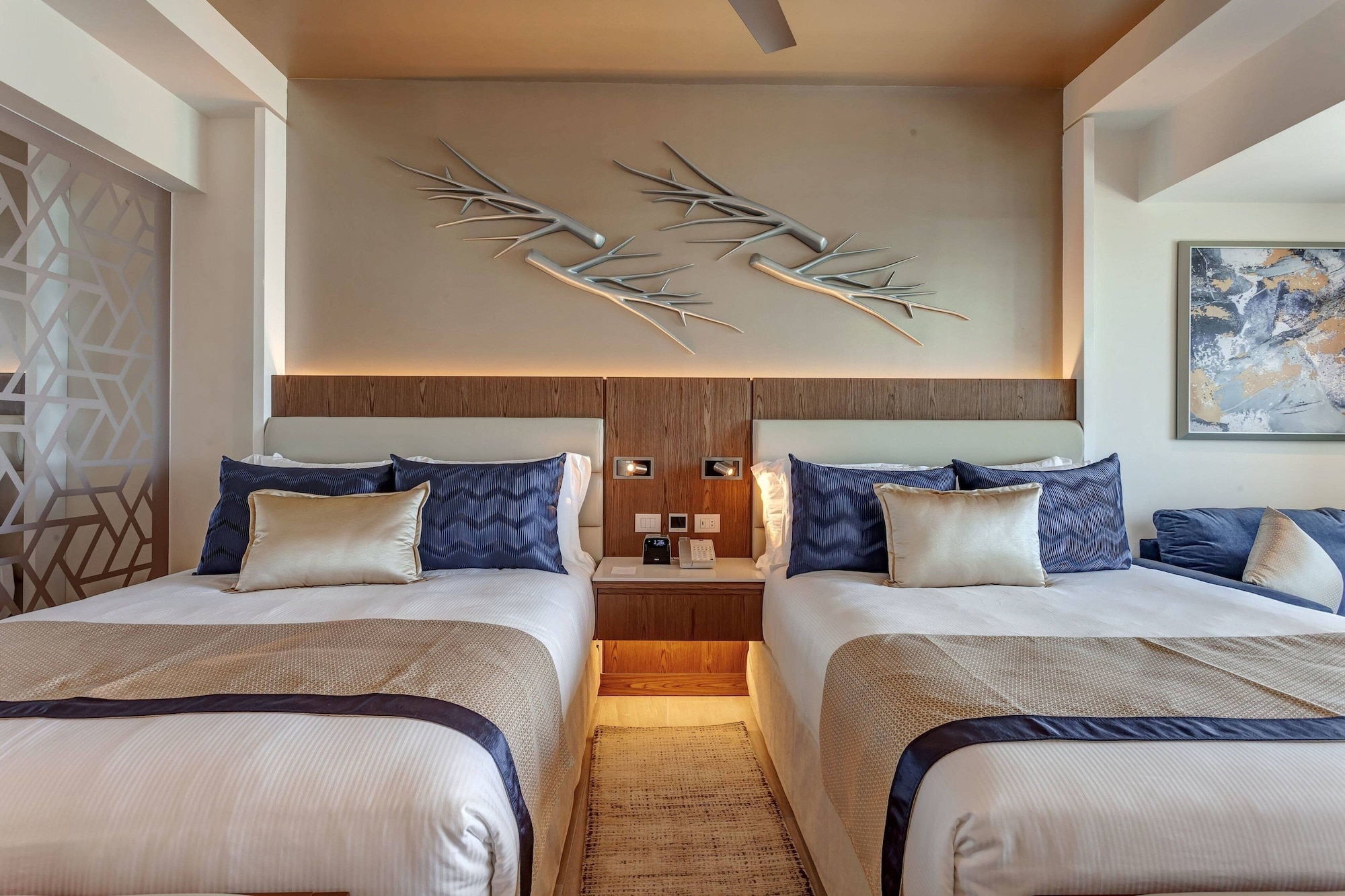 Junior Suite, Luxury, 2 Queen Beds, Ocean Front, Sofa