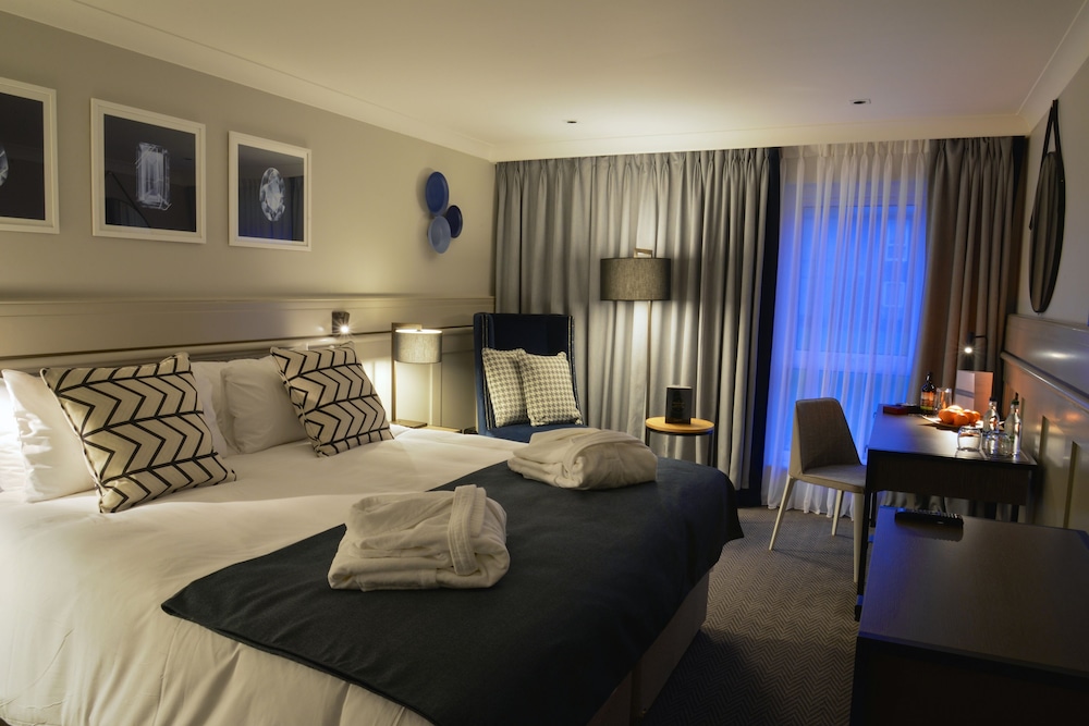 De Vere Cranage Estate 5/44