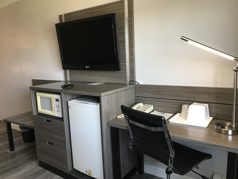 Americas Best Value Inn Clearwater 24/29