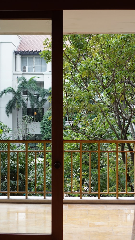 The Dharmawangsa Jakarta Hotel 61/63