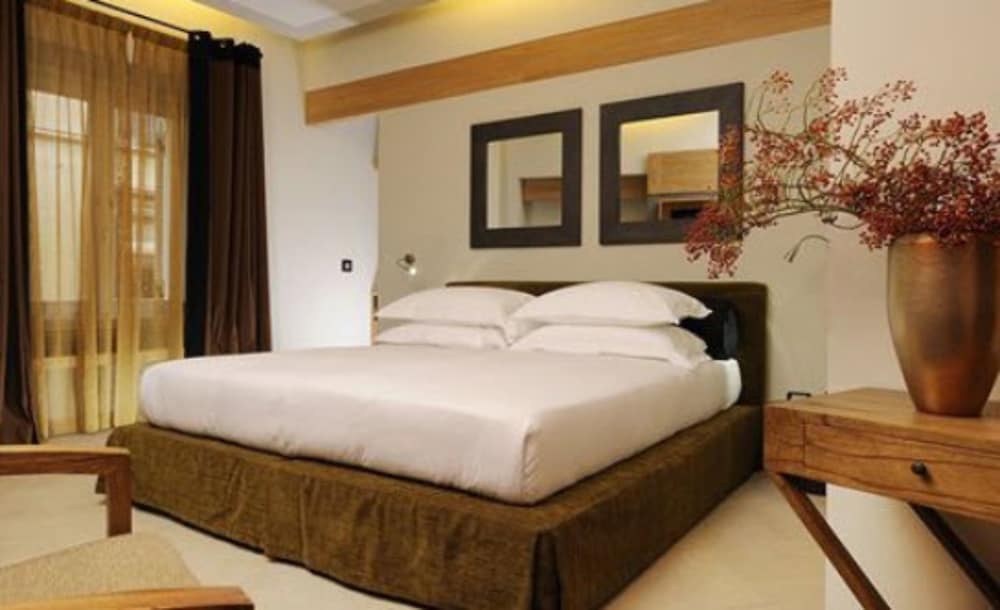 DELUXE, DOUBLE BED