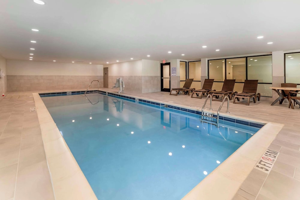 Comfort Suites Gatlinburg Downtown-Convention Center 31/60