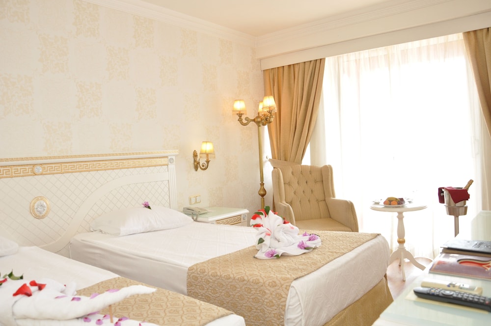 Bilem Hotel Beach and Spa 24/50