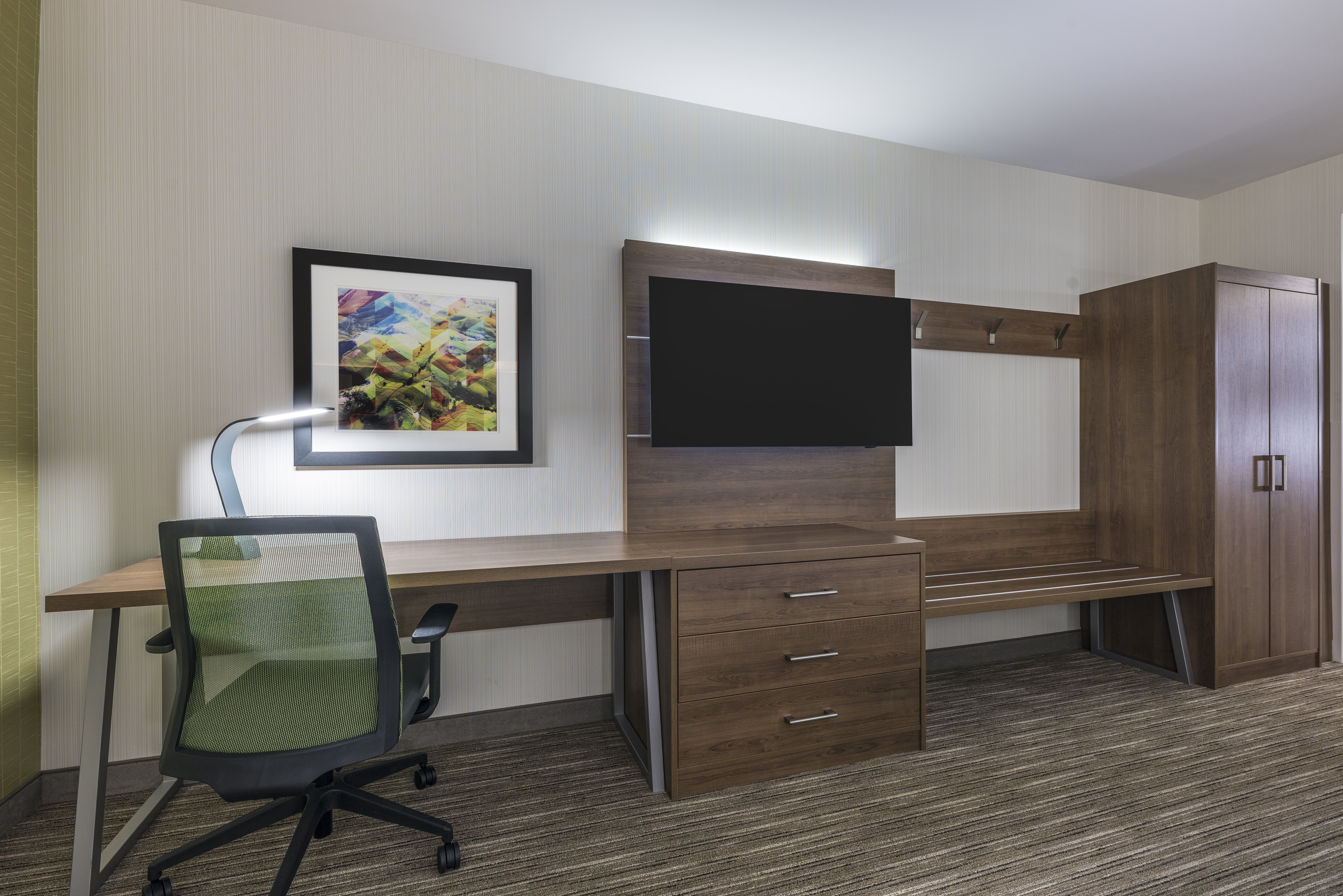 Holiday Inn Express Suites Moncton 57/63