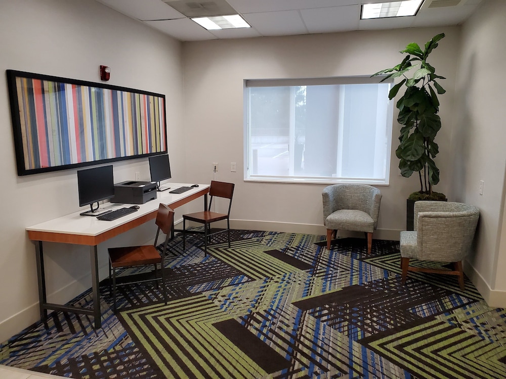 Holiday Inn Express & Suites Seattle North - Lynnwood 25/39