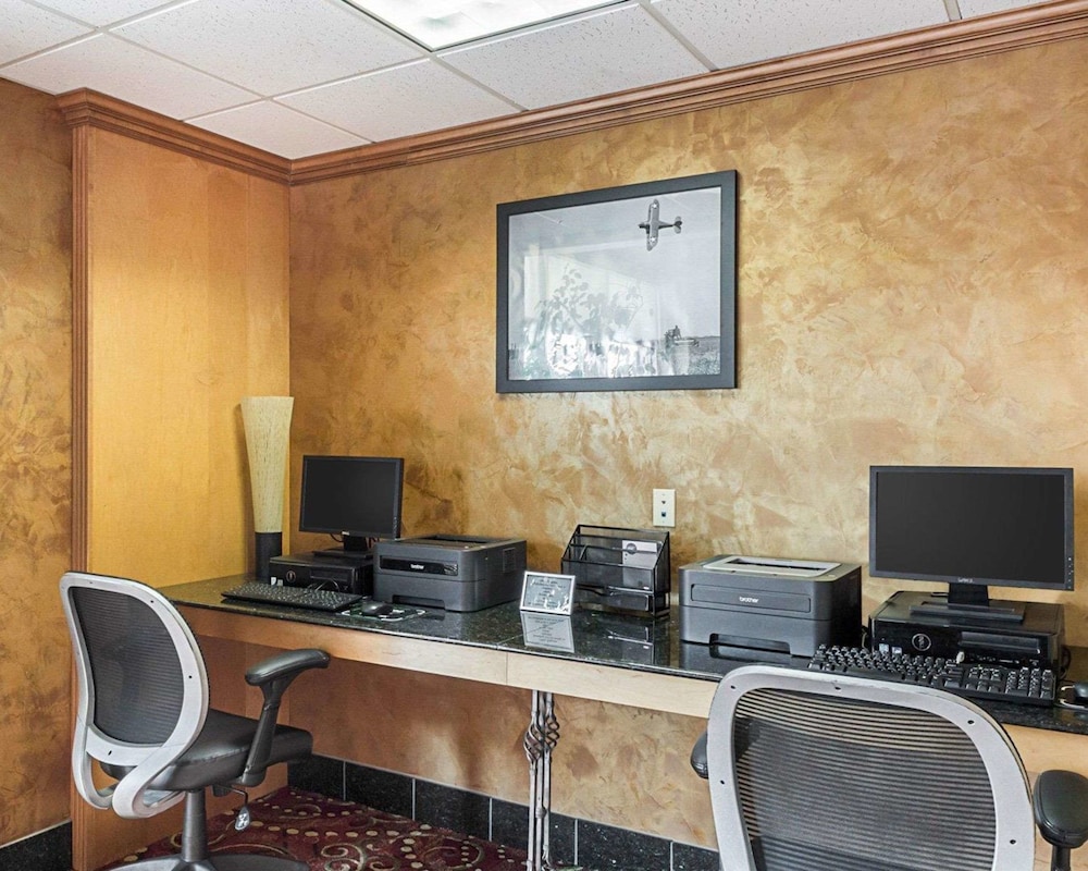 Comfort Suites Airport Wichita, KS 35/41