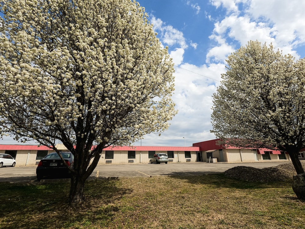 Americas Best Value Inn Salina 23/28
