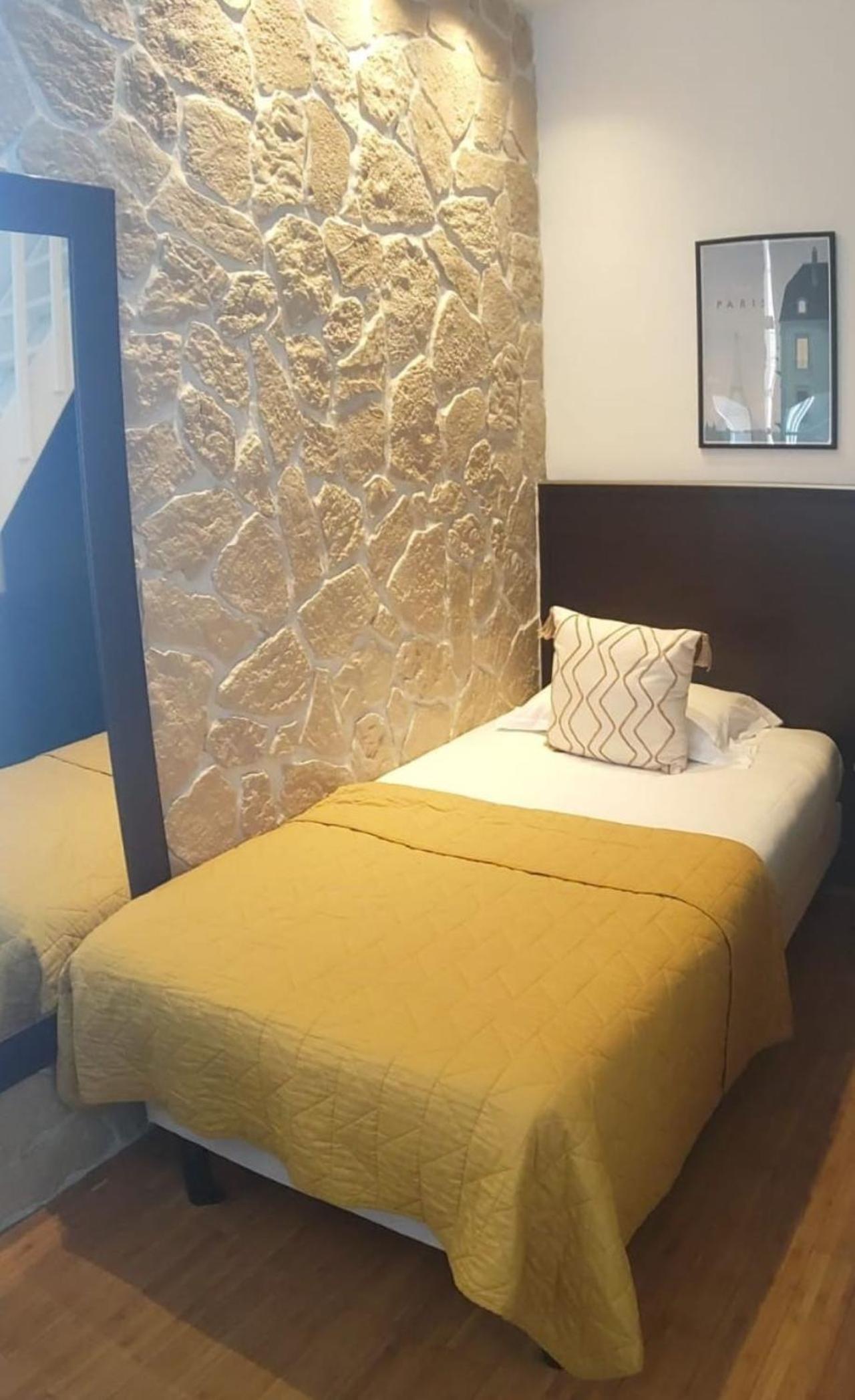 Room, Single