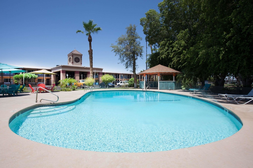 Howard Johnson By Wyndham Yuma 29/47