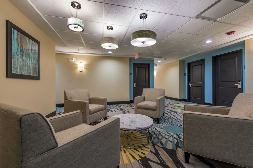 Holiday Inn Express Suites Colorado Springs Central 46/80