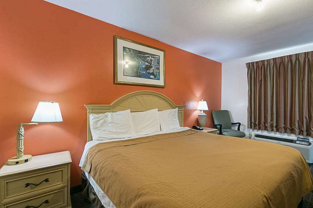 Rodeway Inn & Suites Enterprise 7/9