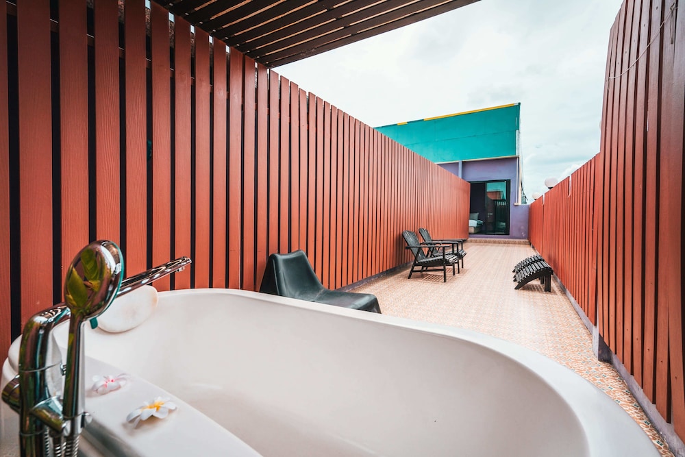 Behind the Scene Hotel Club At Samui 59/62