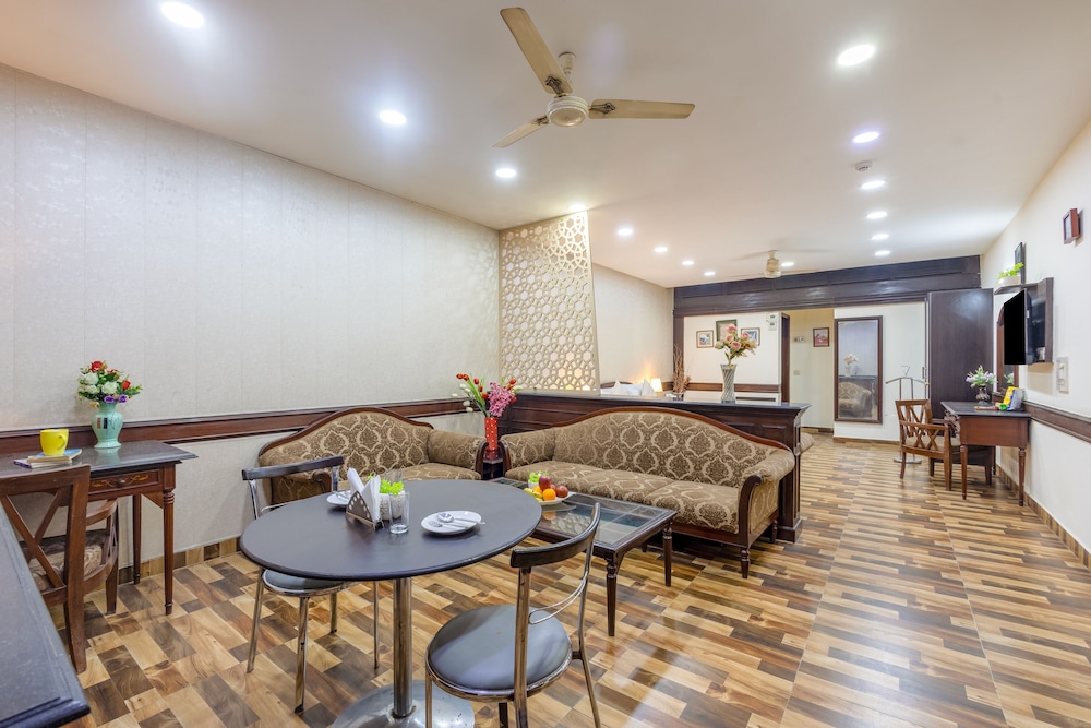 Amar Inn 49/57