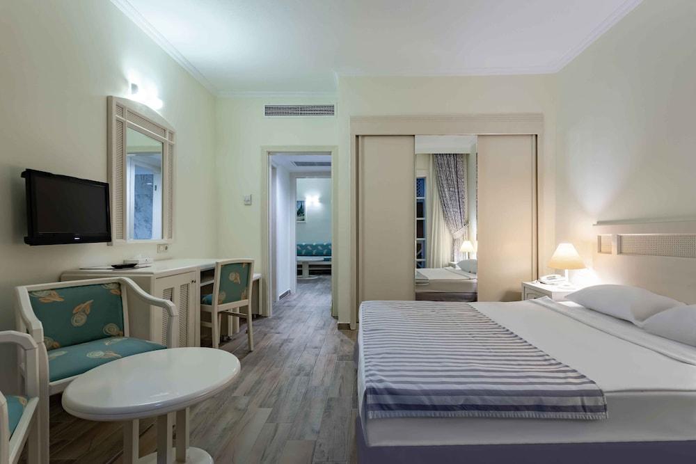 Club, Junior Suite, Superior, Twin Beds, Sofa