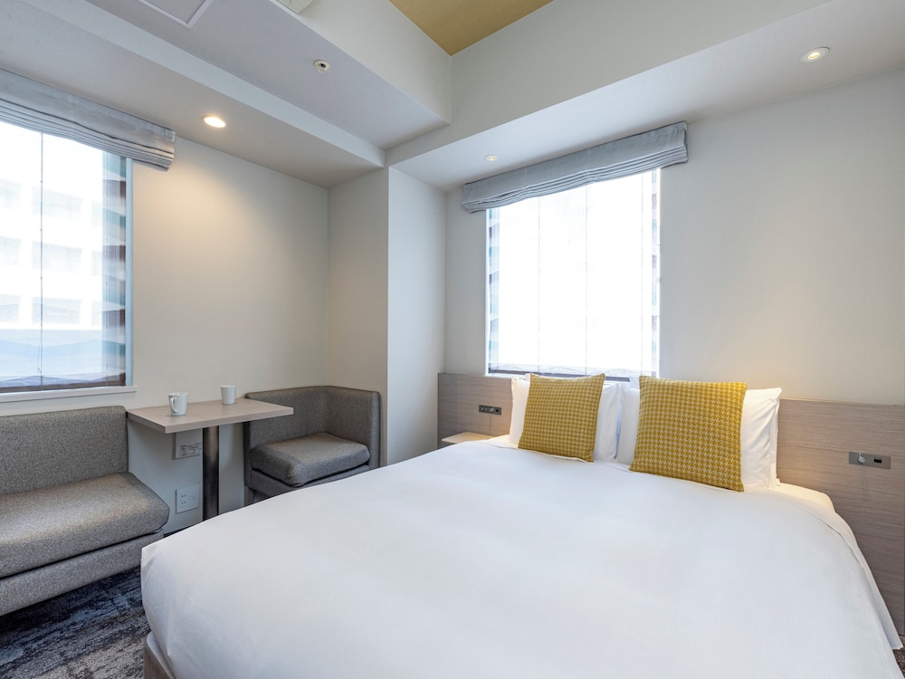 RESIDENTIAL, SINGLE, QUEEN BED, LAUNDRY