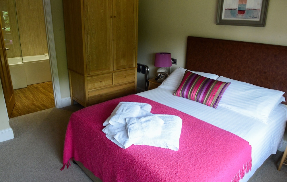 The Gower Hotel 7/50
