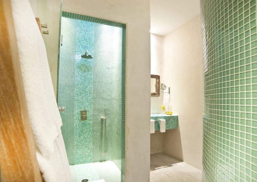 Allure Suites 27/30