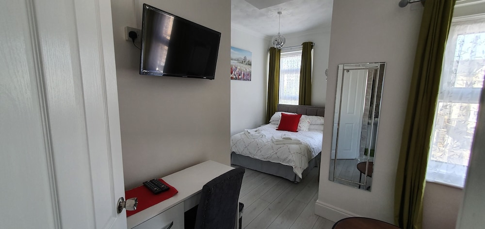 Holly Lodge Guest House 26/69
