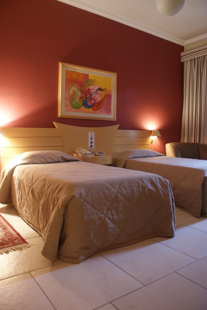 Hotel Del Rey 34/64