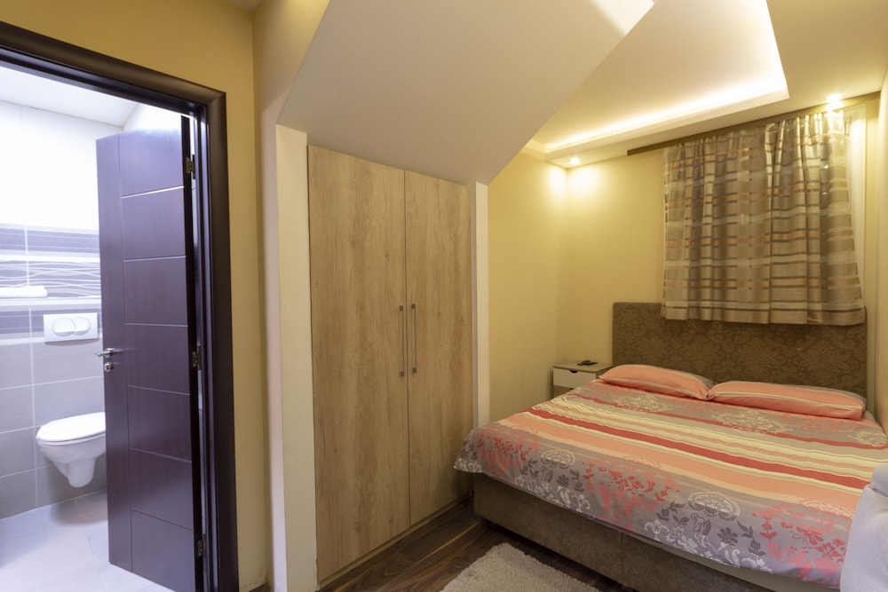Madison Rooms 26/50