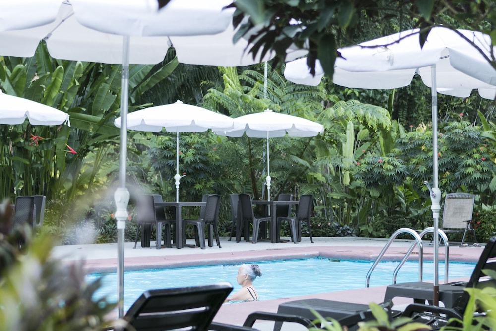 La Isla Inn Hotel 48/52