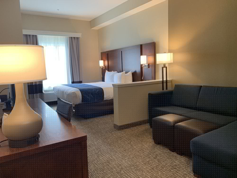 Comfort Suites Daytona Beach-Speedway 25/35