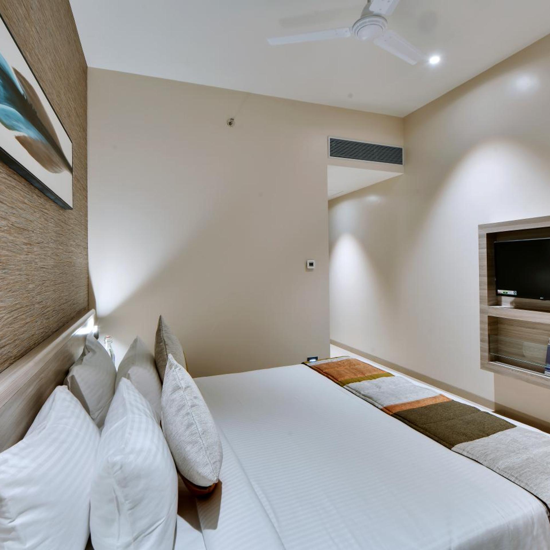 Click Hotel Pithampur 7/33