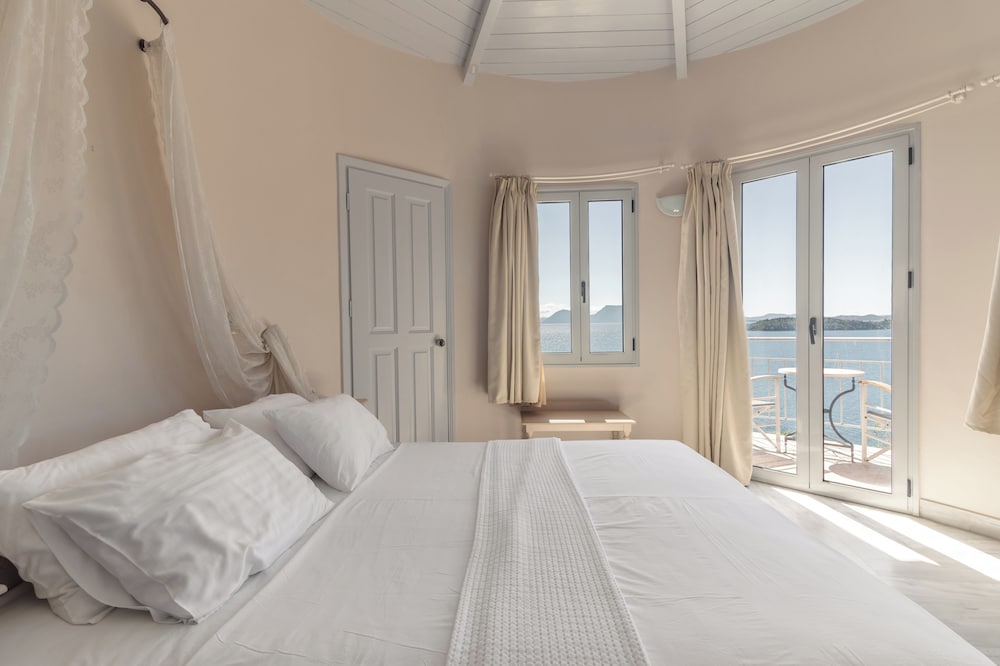 2 BEDROOMS, TOWER, RED, SUITE, SEA VIEW