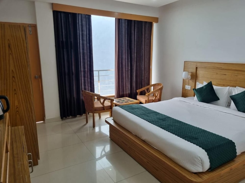 Amritara Sun Inn, Phata 17/40