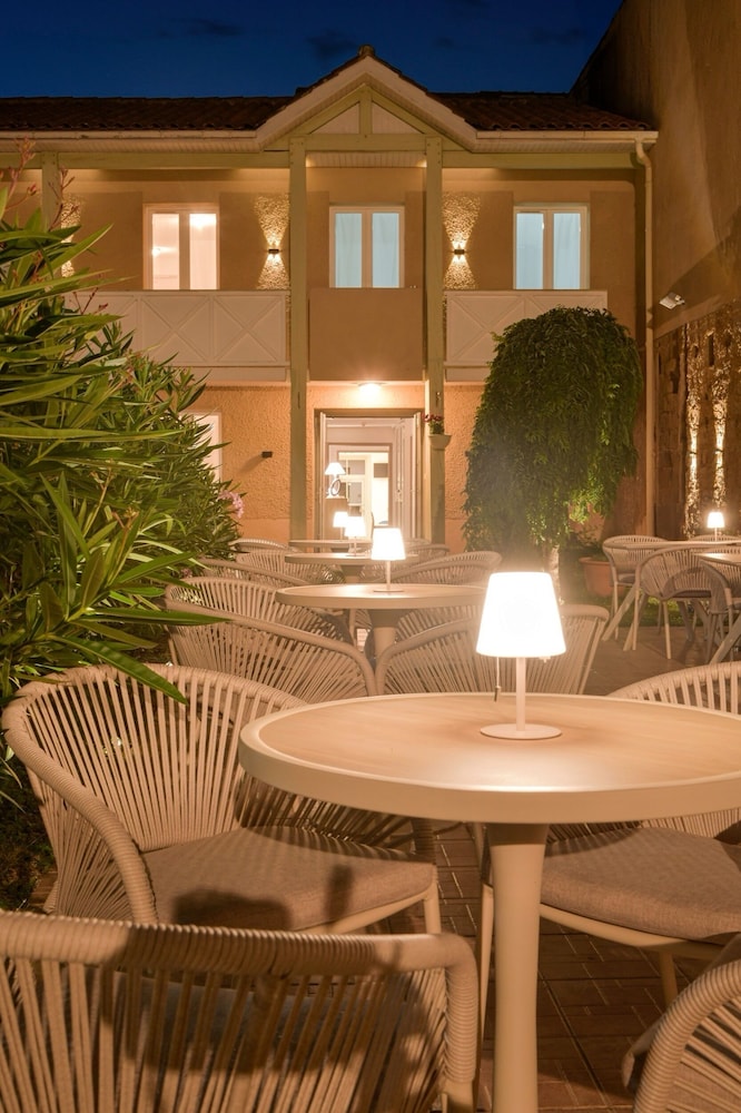 LOGIS HOTEL LES COMTES DE PARDIAC 31/34