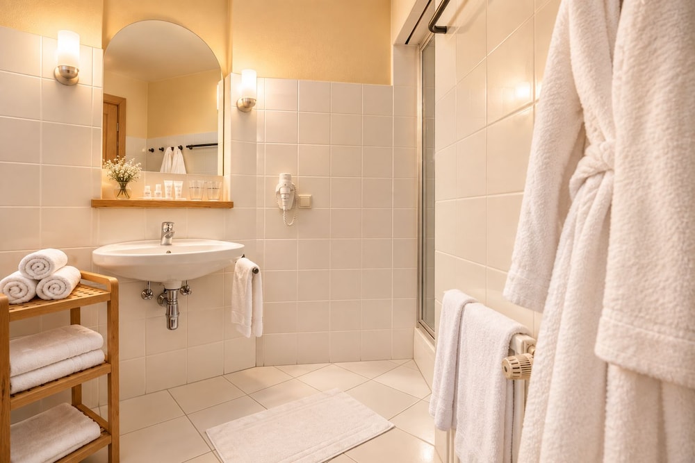 غرفة كومفورت بسرير كوين، Hotel Das Gastein 6/8
