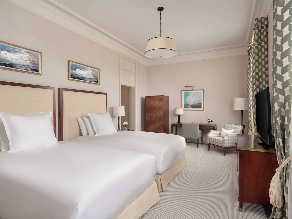 DELUXE, TWIN BEDS