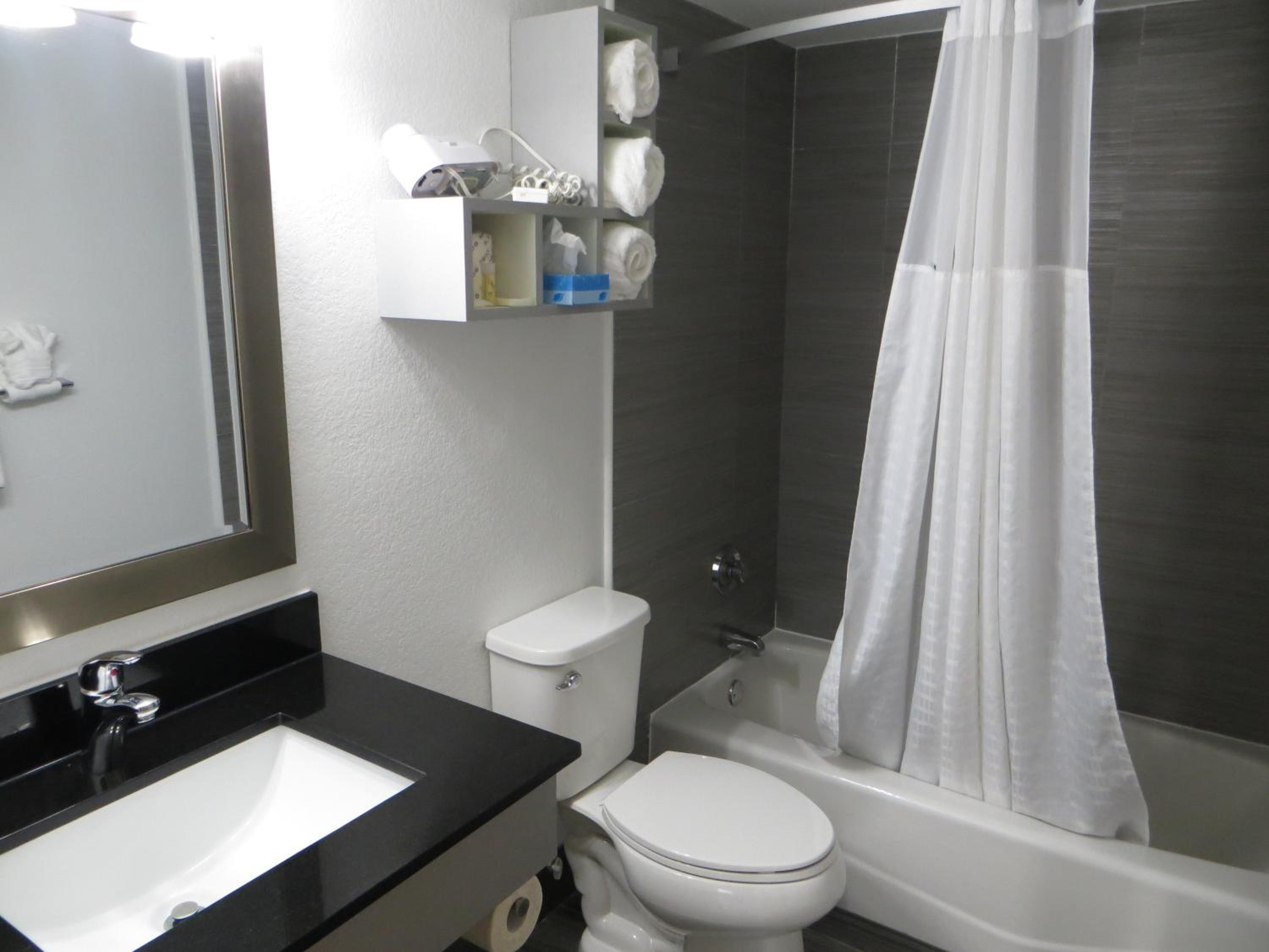 Room, 2 Queen Beds, Partial View