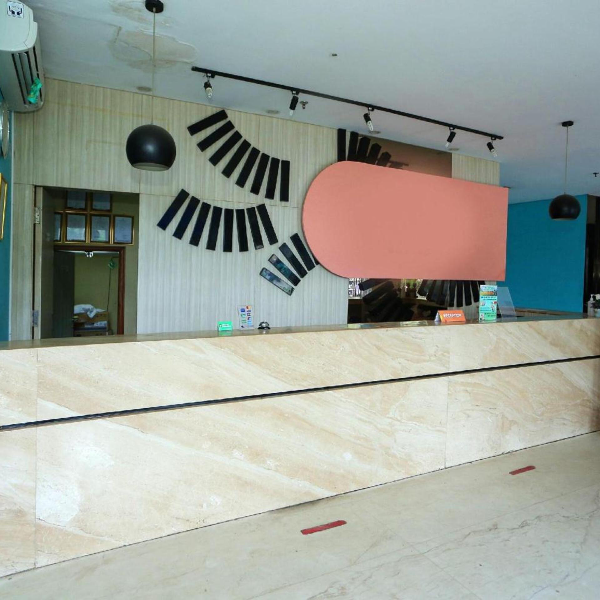Super OYO Townhouse OAK Hotel Fiducia Pondok Gede 9/48