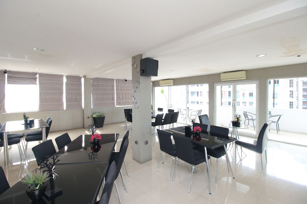 Residence 100 24/33