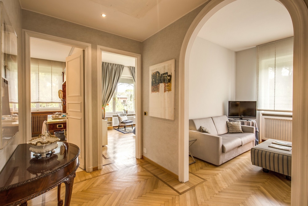 La Gaura Guest House 24/47