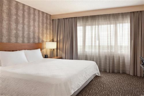Suite, King Bed, Corner