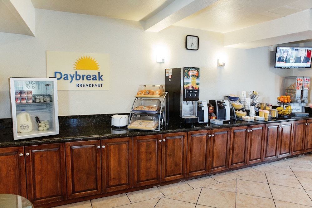 Days Inn By Wyndham Encinitas Moonlight Beach 32/46