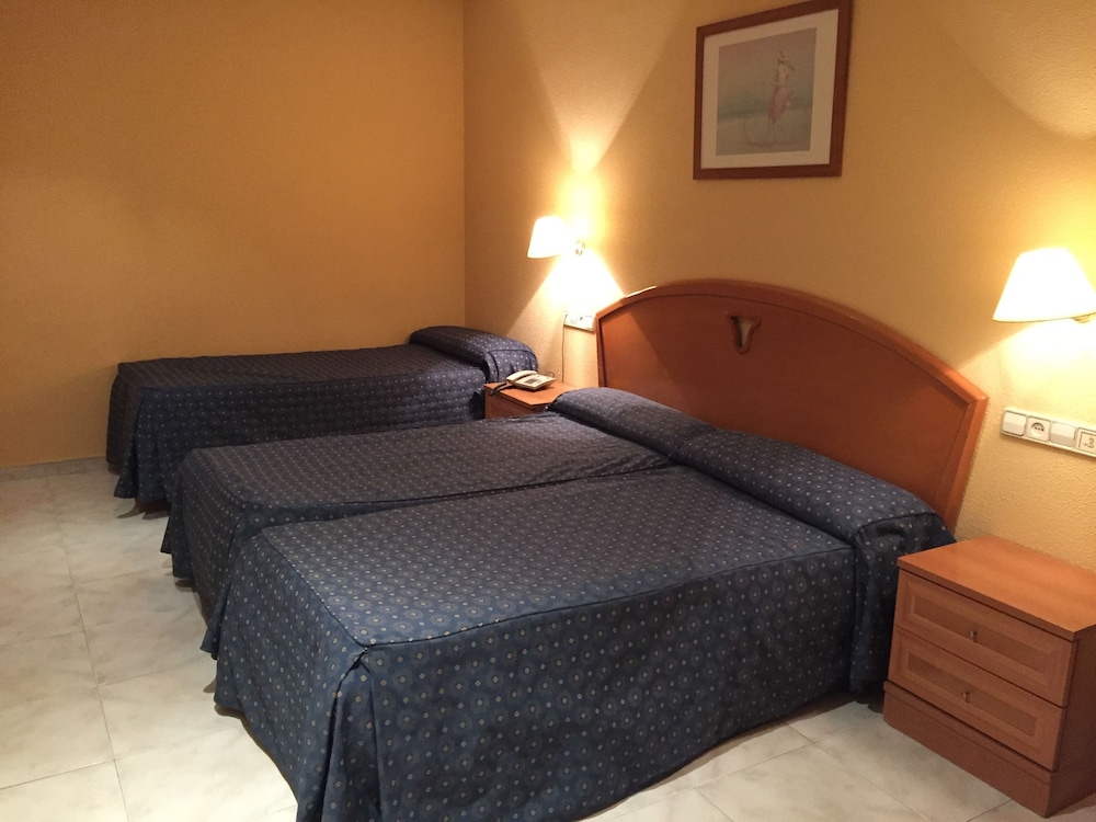 ROOM, TRIPLE