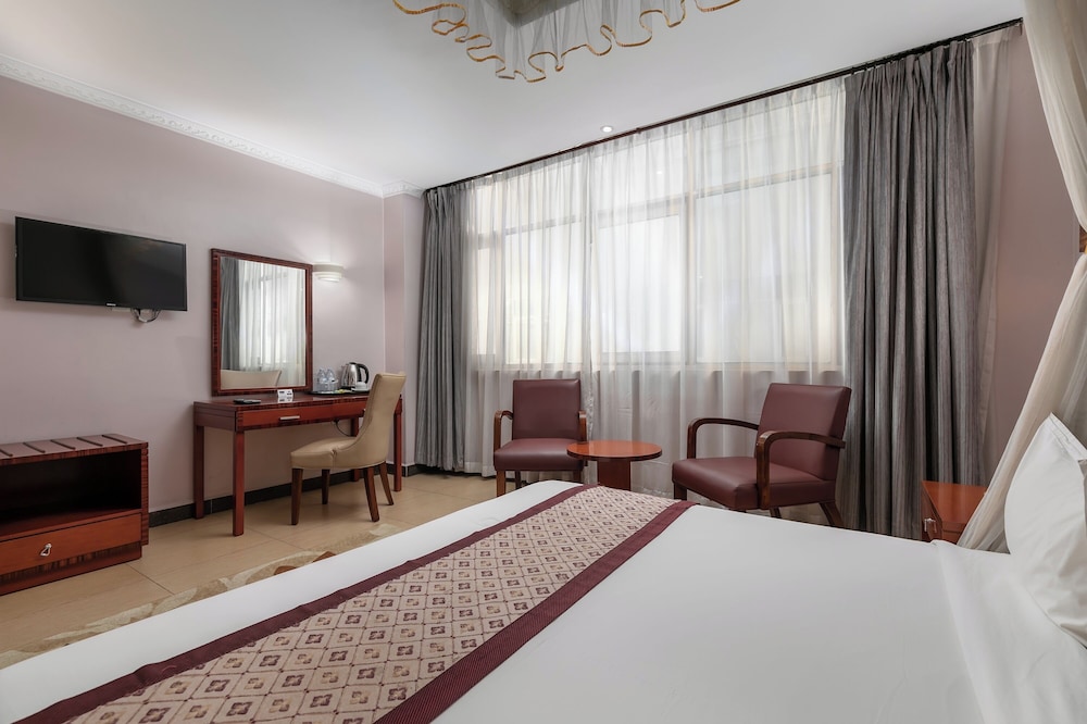 HBT Russel Hotel 11/50