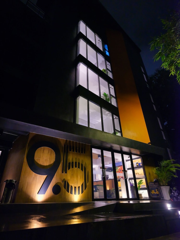 9.5 Hotel 2/70