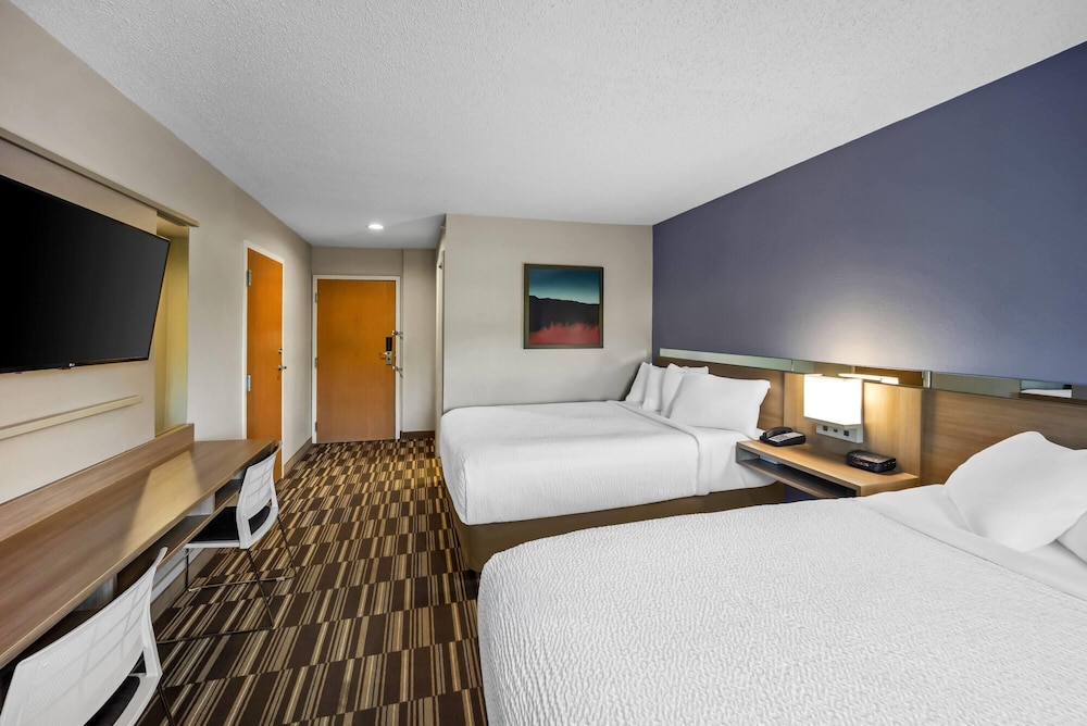 Microtel Inn Greensboro 18/54