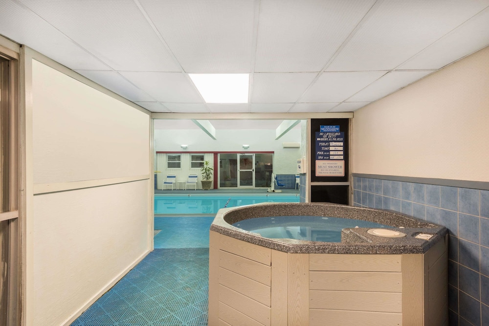 Ramada Plaza by Wyndham Portland 15/35