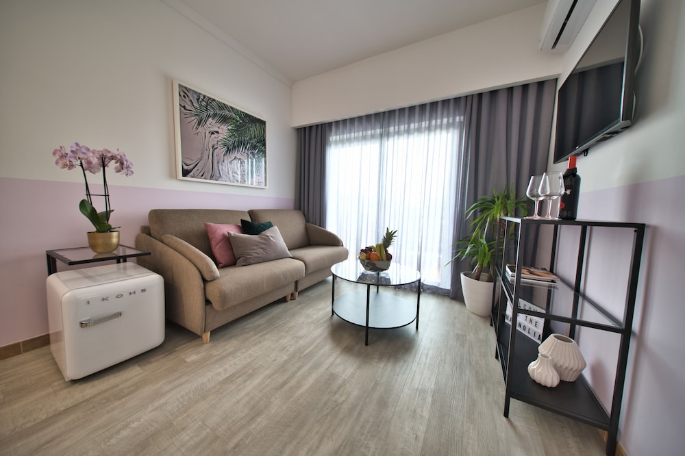 The Magnolia Hotel 38/59