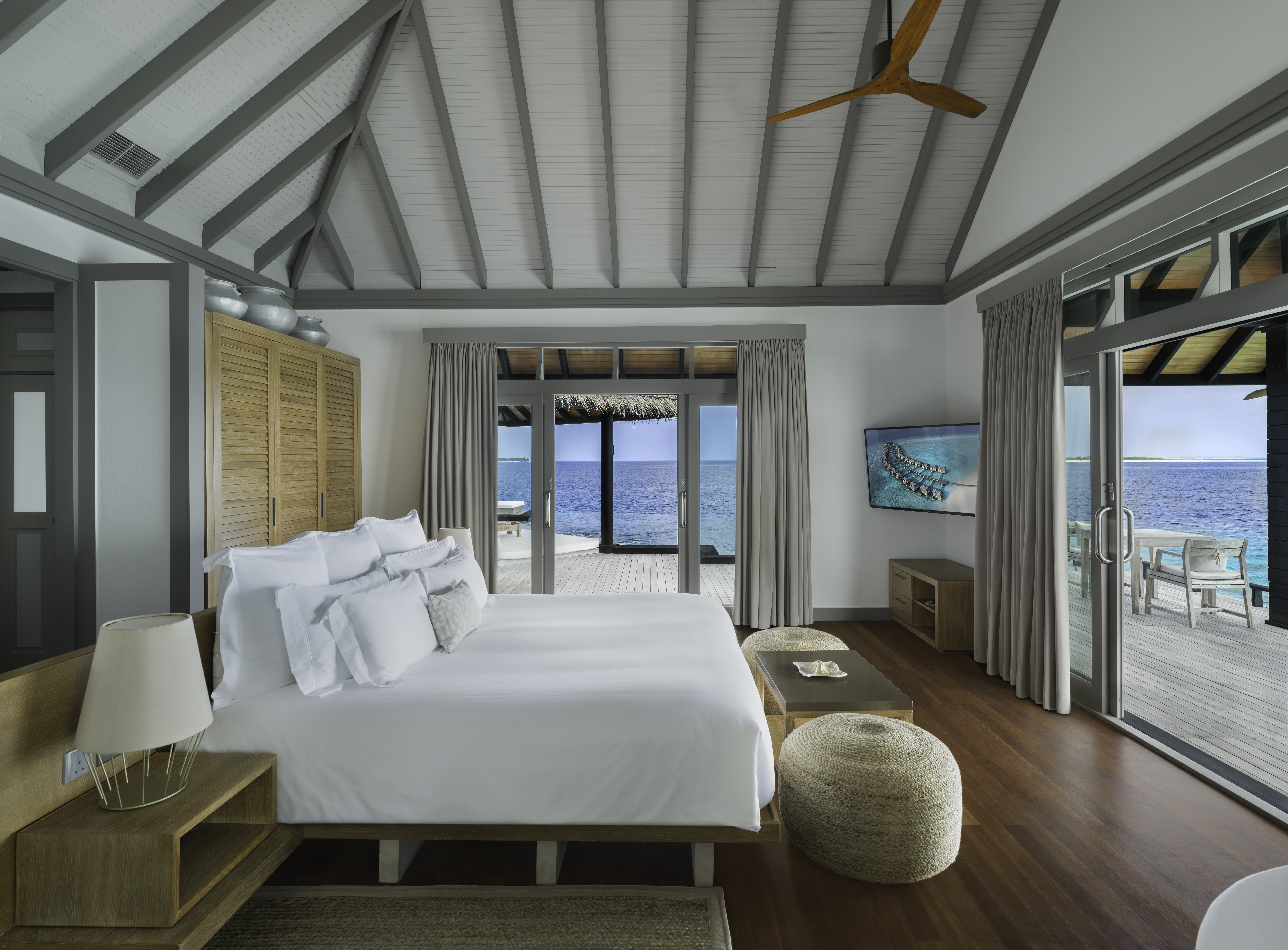 2 Bedroom Ocean Residence with Family Infinity Pool Seaplane Transfer